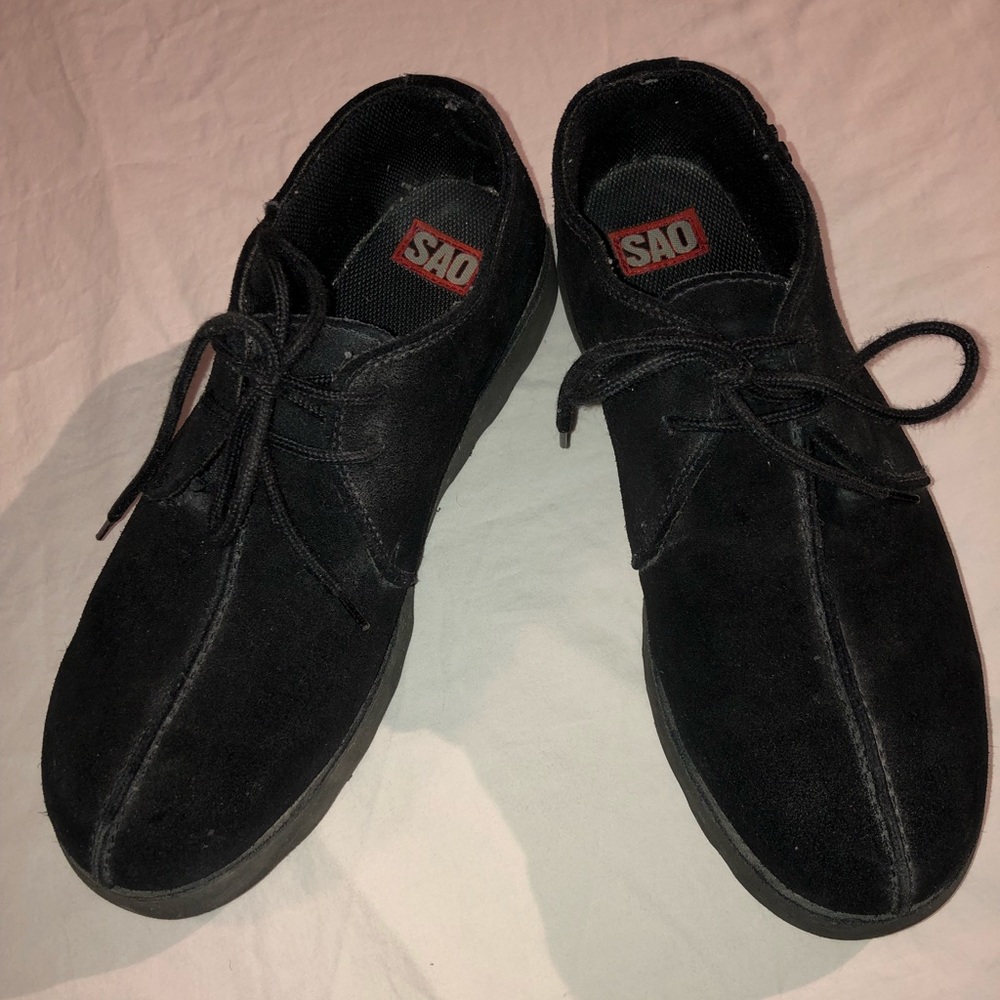 Men’s black suede sao shoes size 12m, in good condition.